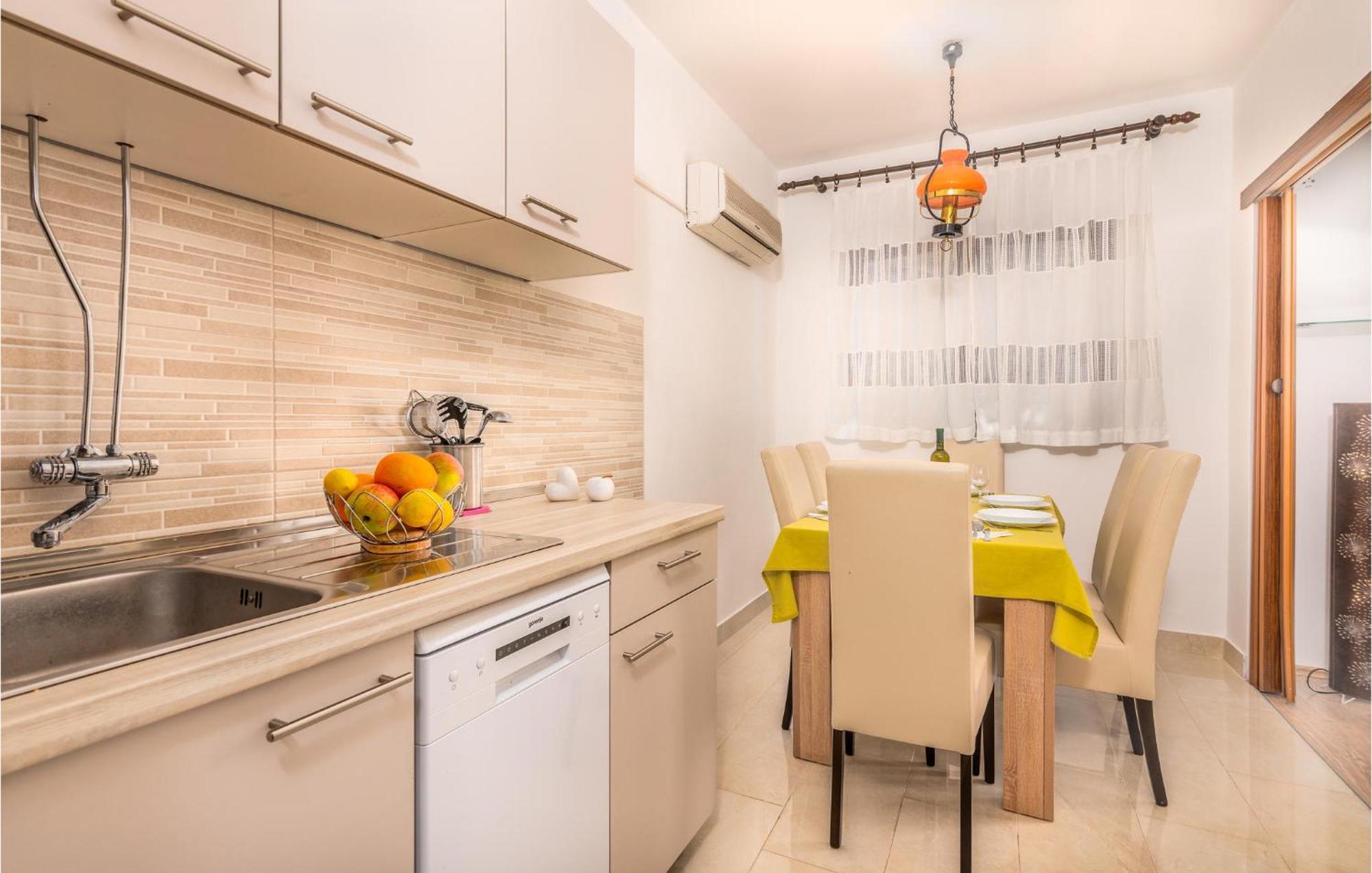 3 Bedroom Nice Apartment In Krk Krk Town Exterior photo
