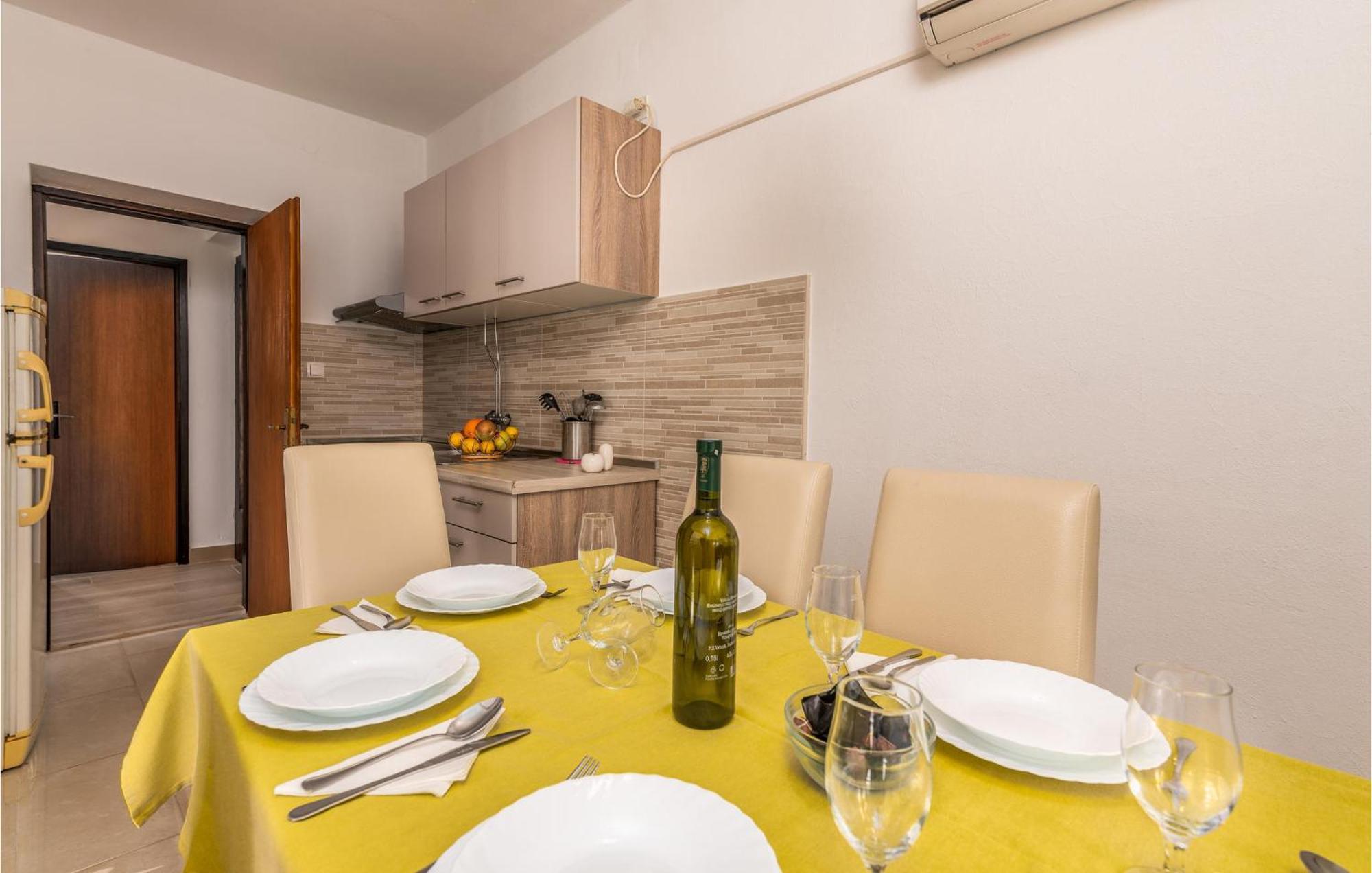 3 Bedroom Nice Apartment In Krk Krk Town Exterior photo